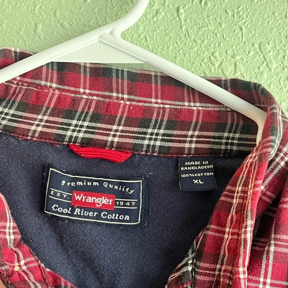 Wrangler Cool River Cotton Classic Red Plaid Men's Shirt - Picture 2 of 5
